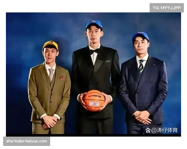 选秀状元杨曦皓加盟福建，空间型四号位展现护框与三分能力